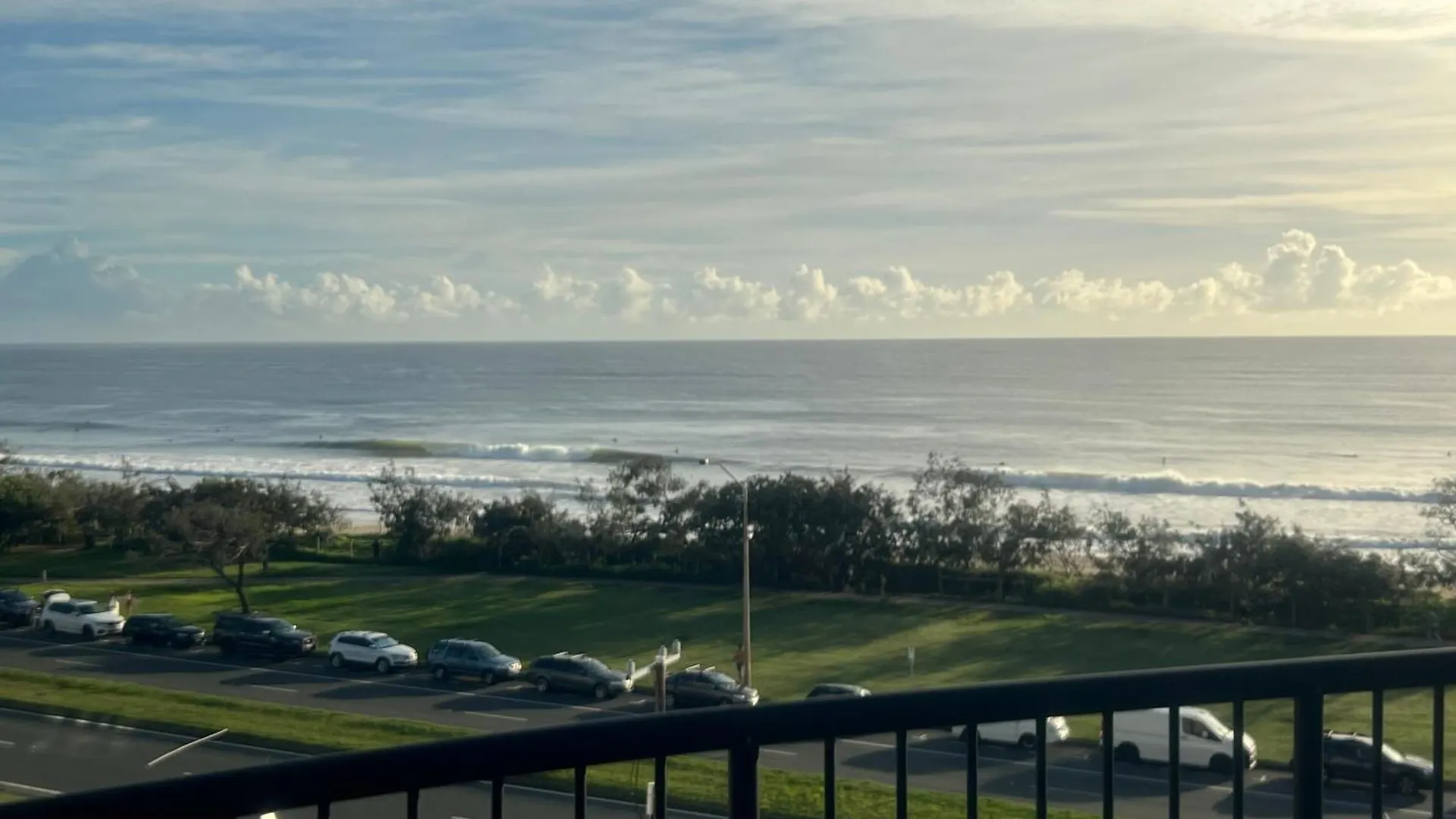 Ocean Views - Top Floor Alexandra Headland