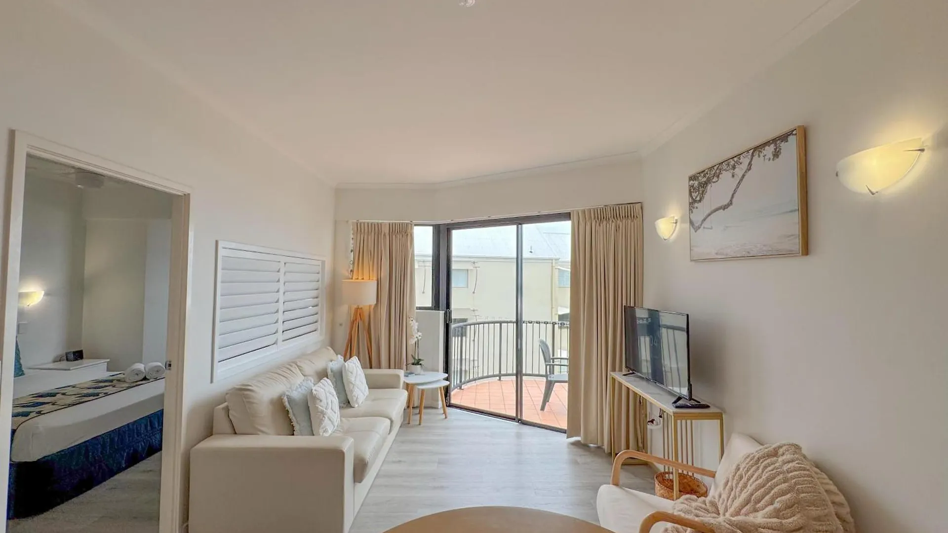 Apartment Ocean Views - Top Floor Alexandra Headland Australia