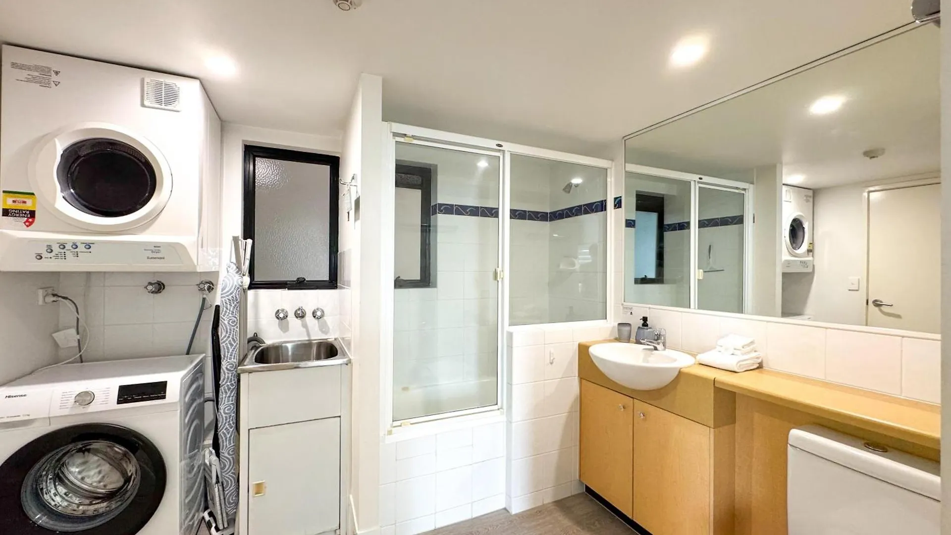 Ocean Views - Top Floor Alexandra Headland 0*,  Australia