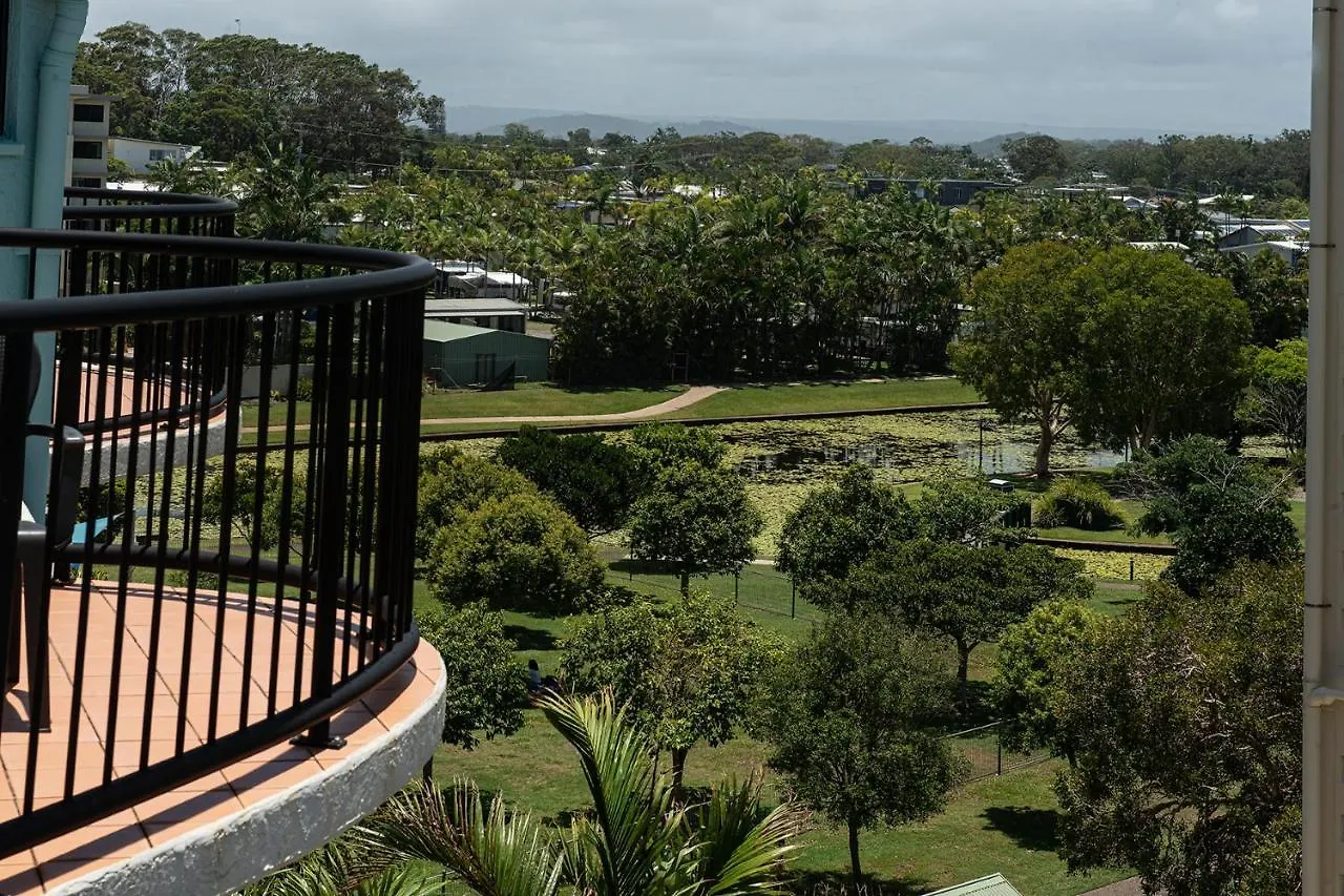 Ocean Views - Top Floor Alexandra Headland