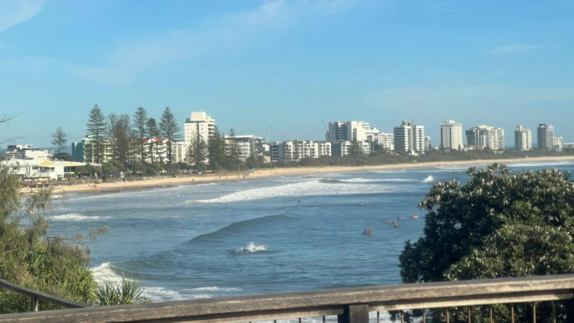 Ocean Views - Top Floor Alexandra Headland Apartment