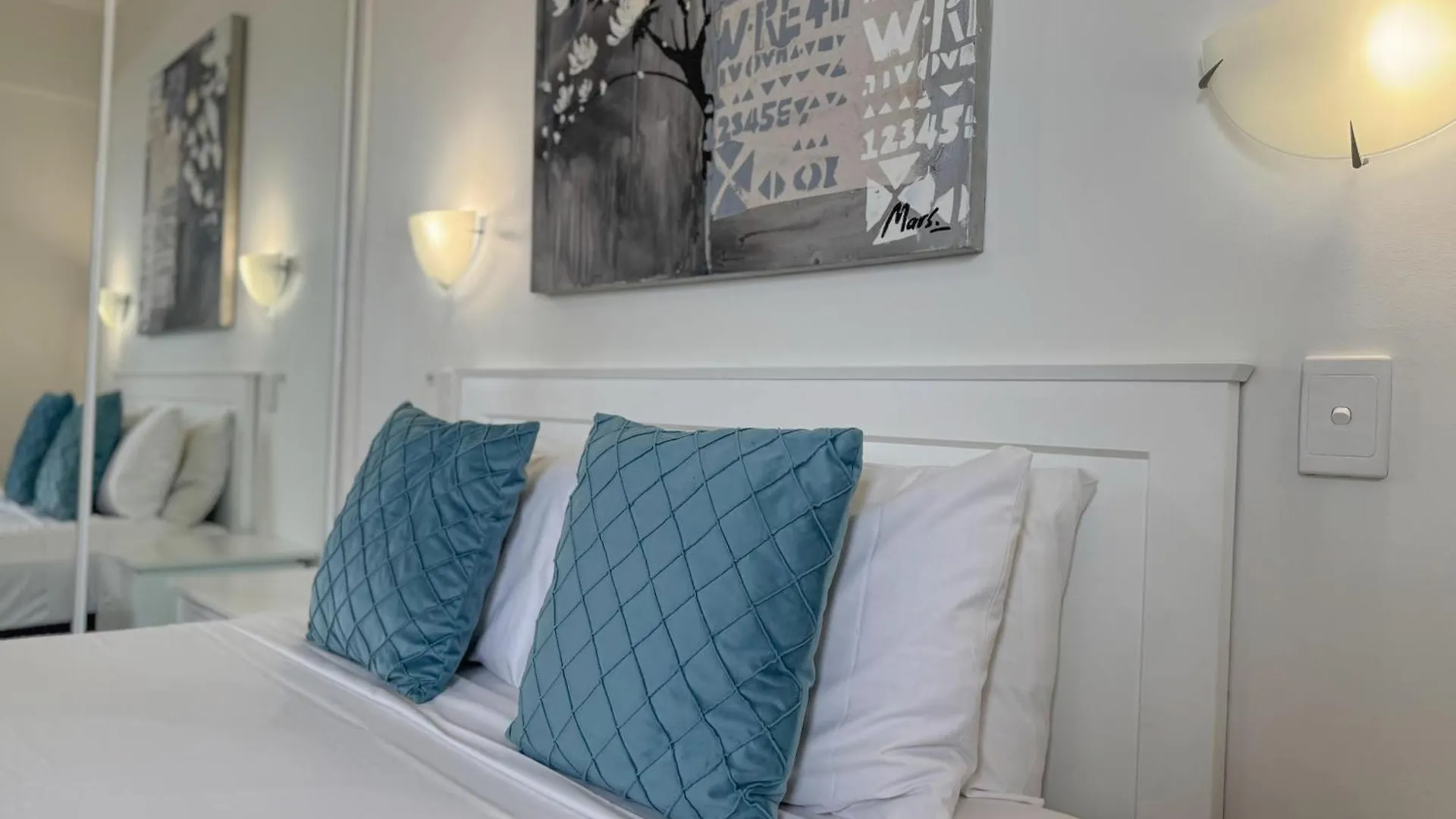 Apartment Ocean Views - Top Floor Alexandra Headland